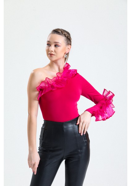 Sassy Fuşya Yaka ve Tek Kol Detaylı Çıtçıtlı Body
