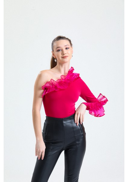 Sassy Fuşya Yaka ve Tek Kol Detaylı Çıtçıtlı Body