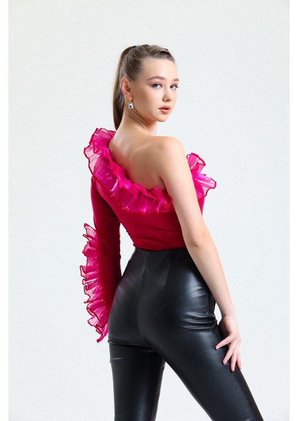 Sassy Fuşya Yaka ve Tek Kol Detaylı Çıtçıtlı Body