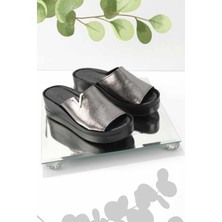 Bambi Platin Kırışık Deri Kadın Terlik K04331141103