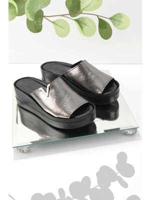 Bambi Platin Kırışık Deri Kadın Terlik K04331141103