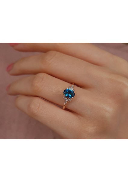 Pırlanta ve London Blue Topaz Taşlı Ilayda Yüzük modelleri