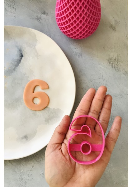 Pembe 6 Rakamı Hamur Şekillendirici / Kurabiye Kalıbı fırsatları