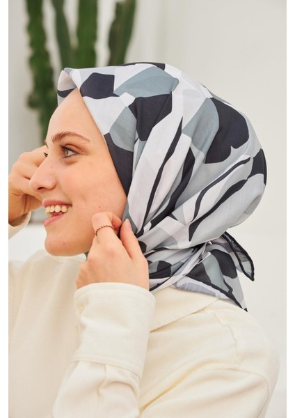 Daphne Desenli Siyah Beyaz Pamuk Viskon Eşarp