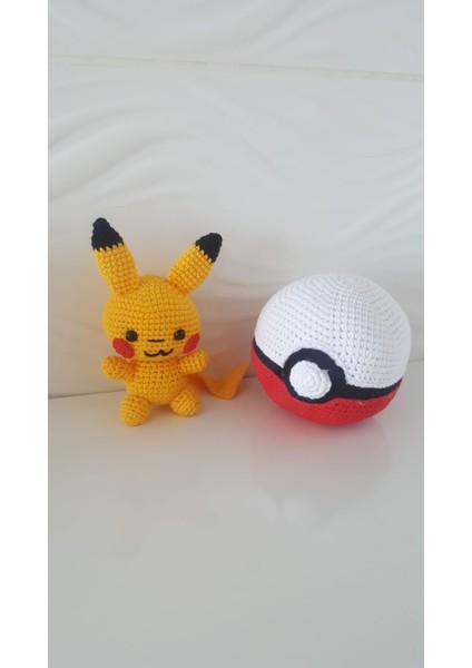 Pıkachu ve Pokemon Topu (Amigurumi Elörgüsüdür)