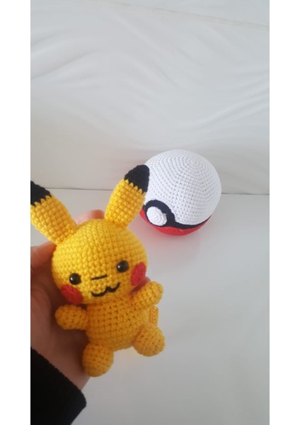 Pıkachu ve Pokemon Topu (Amigurumi Elörgüsüdür)