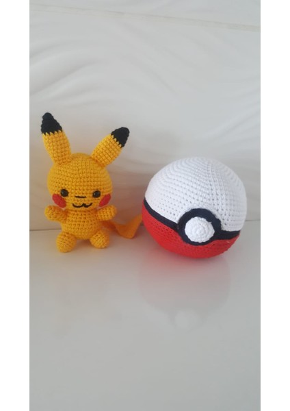 Pıkachu ve Pokemon Topu (Amigurumi Elörgüsüdür)