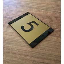 Yönline Minimal Gold Tasarım Kapı Numarası