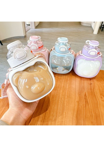 Çocuk Ayısı Plastik Hasır Su Şişesi 1000ML Kayışlı (Yurt Dışından)