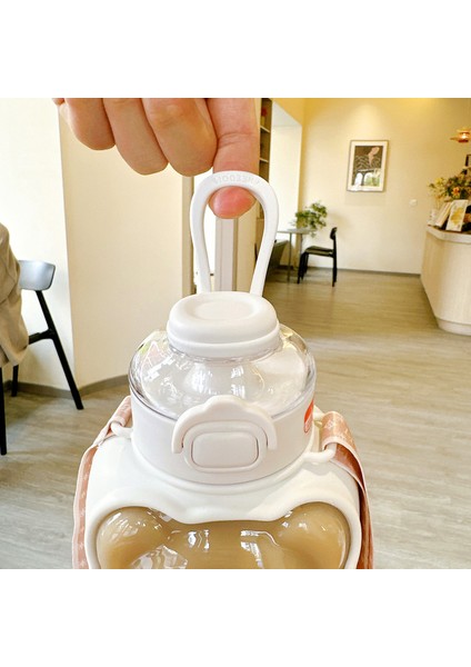 Çocuk Ayısı Plastik Hasır Su Şişesi 1000ML Kayışlı (Yurt Dışından)