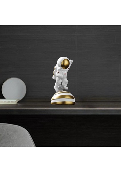 Astronot Heykeli Yaratıcı Spacean Dekorasyon Masası Oturma Odası Kick Ball Için Figürler (Yurt Dışından) indirimleri