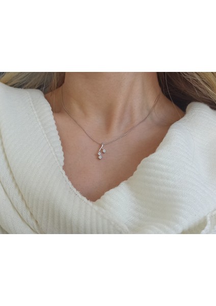 G Renk 0,23 Karat Pırlanta Tria Kolye 0410P0015 fiyatları