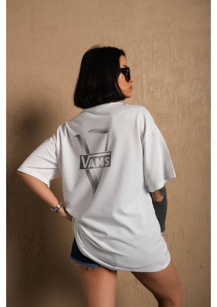 Vans Yazılı Ön ve Arka Baskı Detaylı Company Penye Oversize Beyaz Tişört fiyatları