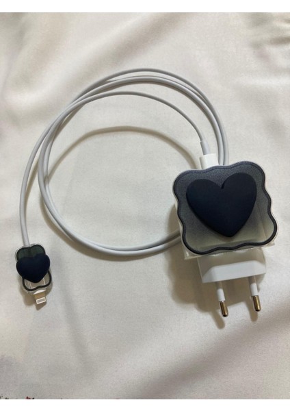 Apple Yeni Nesil Şarj Başlık ve Kablo Koruyucu Seti Black Lovely Tasarımlı