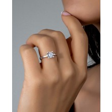 Pırlanta Modeli Tek Taşlı Gümüş Yüzük