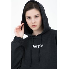 Defy's Kadın Kapüşonlu Regular Fit Baskılı Crop Sweatshirt Antrasit Melanj