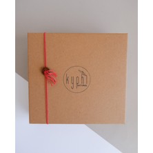 Kyphi Natural Macabeli Enerji Seti (Macabe Tütsülük-Palo Santo Tütsü- Balmumu Mum- Adaçayı Tütsü Demeti-Kese Tuz)