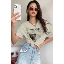 Trendypassion  The 1997 Travel Baskılı T-Shirt