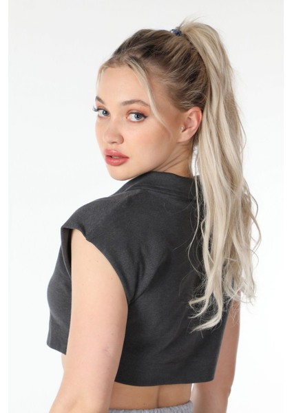 Kadın Yaka Detaylı Crop Antrasit modelleri