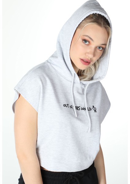 Kadın Baskılı Kapüşonlu Crop Sweat Kar Melanj indirimleri