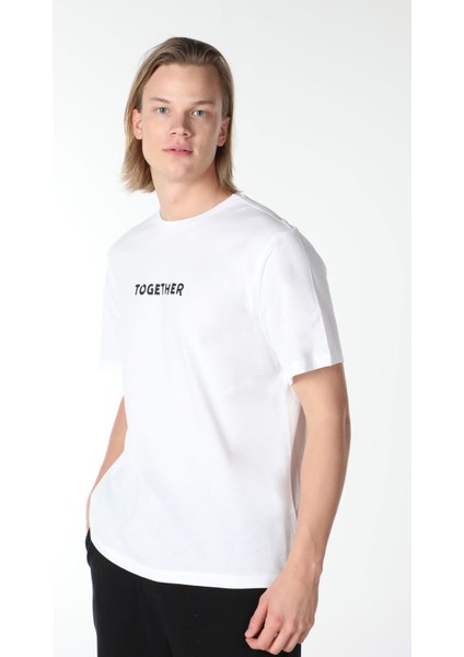 Erkek Bisiklet Yaka Kısa Kollu Regular Fit Baskılı Tişört Beyaz fiyatları