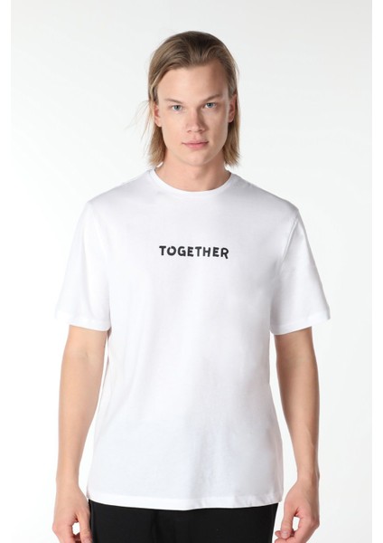 Erkek Bisiklet Yaka Kısa Kollu Regular Fit Baskılı Tişört Beyaz modelleri