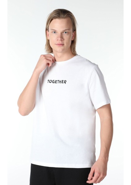 Erkek Bisiklet Yaka Kısa Kollu Regular Fit Baskılı Tişört Beyaz fırsatları