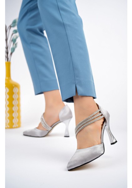 Üç Biyeli Taşlı Gümüş Saten Karnıyarık Ayakkabı fiyatları