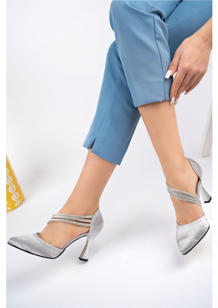 Üç Biyeli Taşlı Gümüş Saten Karnıyarık Ayakkabı modelleri