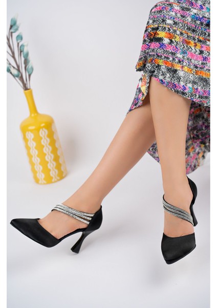 Üç Biyeli Taşlı Siyah Saten Karnıyarık Ayakkabı fiyatları