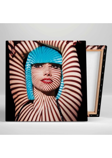 Omuzunda Çiçek Dövmeli Sırtı Dönük Kadın Fırça İzleri Kare Kanvas Tablo fiyatları