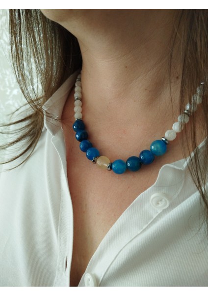 Hematit Detaylı Doğal Mavi Akik Taşı Eşliğinde Ay Taşı Kolye fiyatları