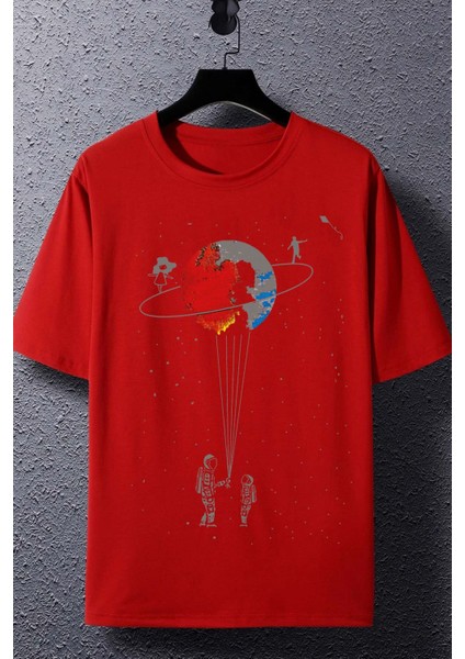 Evren Temalı Baskılı T-Shirt