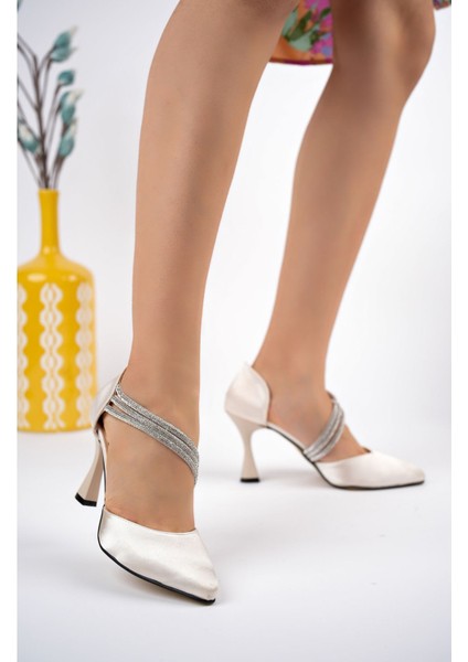 Üç Biyeli Taşlı Ten Saten Karnıyarık Ayakkabı fiyatları