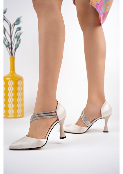 Üç Biyeli Taşlı Ten Saten Karnıyarık Ayakkabı modelleri