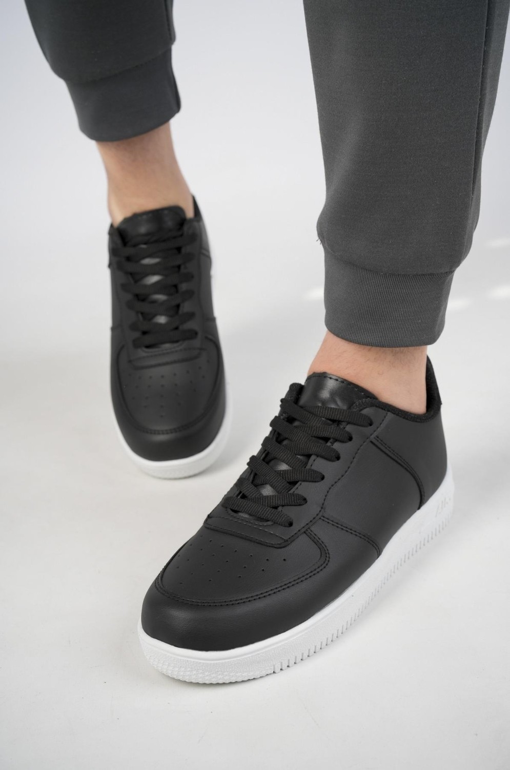 Muggo Unisex Sneaker Ayakkabı Suni Deri Siyah - Beyaz Düz Taban Günlük Kullanım İçin görsel 3