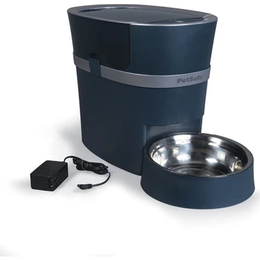 Pet food outlet feeder