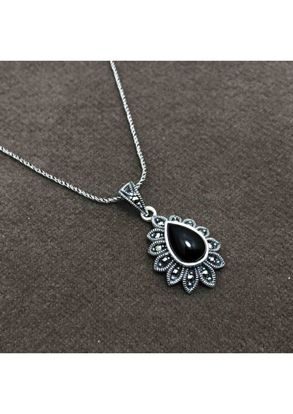 Oniks ve Markazit Taşlı 925 Ayar Gümüş Bayan Kolye
