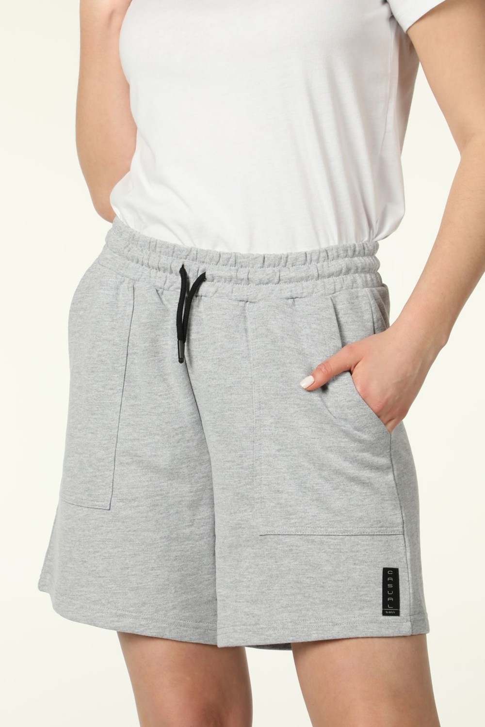 Defy's Kadın Beli Lastikli Cepli Etiket Detaylı Regular Fit Şort Gri Melanj görsel 3