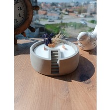 Urania Candle Urania | Soya Mum | Doğal Lavanta -Sandal Ağacı- Tarçın- Amber- Kahve Kokusu |%100  Doğal Soya Mum | Merdivenli Gri Beton Saksı | Vegann | Dekoratif Mum| Aromaterapi Mum
