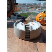 Urania Candle Urania | Soya Mum | Doğal Lavanta -Sandal Ağacı- Tarçın- Amber- Kahve Kokusu |%100  Doğal Soya Mum | Merdivenli Gri Beton Saksı | Vegann | Dekoratif Mum| Aromaterapi Mum