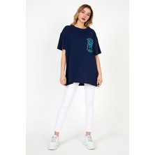 MRS Clothing Shanghaı Lacivert Kadın Oversize Geniş Kalıp Bisiklet Yaka Baskılı Kısa Kollu T-Shirt