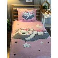 Lolla Evmila Dijital Baskı Uyuyan Ayıcık Kadife Örtü Yastık Seti 1601