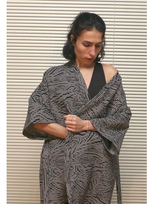 Lapiz Unisex Siyah-Beyaz Desenli Kısa Kimono Ceket