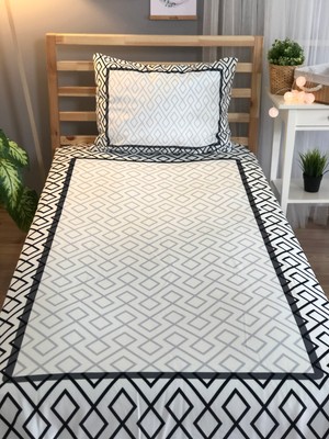 Evmila Dekoratif Desenli Çocuk Yatak Örtüsü