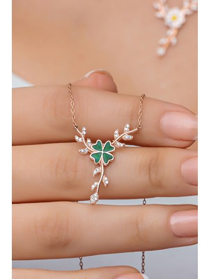 Nereze 925 Ayar Gümüş Daldaki Yeşil Yonca Kolye