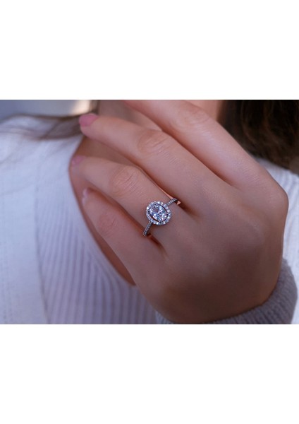 Pırlanta ve Oval Kesim Beyaz Safir Taşlı Beren Yüzük fiyatları
