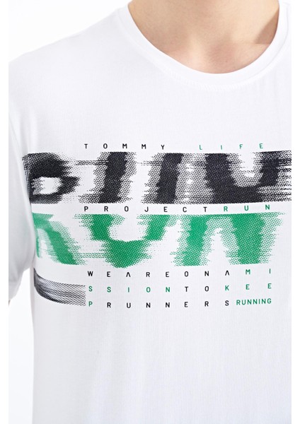 Beyaz Ön Cep Detaylı Baskılı Standart Kalıp Erkek T-Shirt - 88200