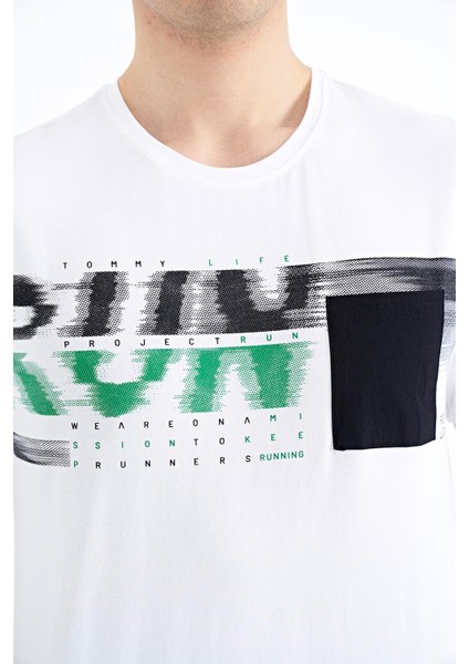Beyaz Ön Cep Detaylı Baskılı Standart Kalıp Erkek T-Shirt - 88200