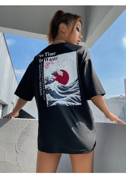 Kadın Siyah Japanese Sırt Baskılı T-Shirt